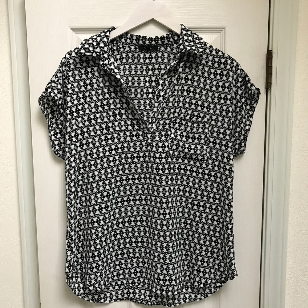 PLEIONE Short Sleeve Blouse. Size Medium.